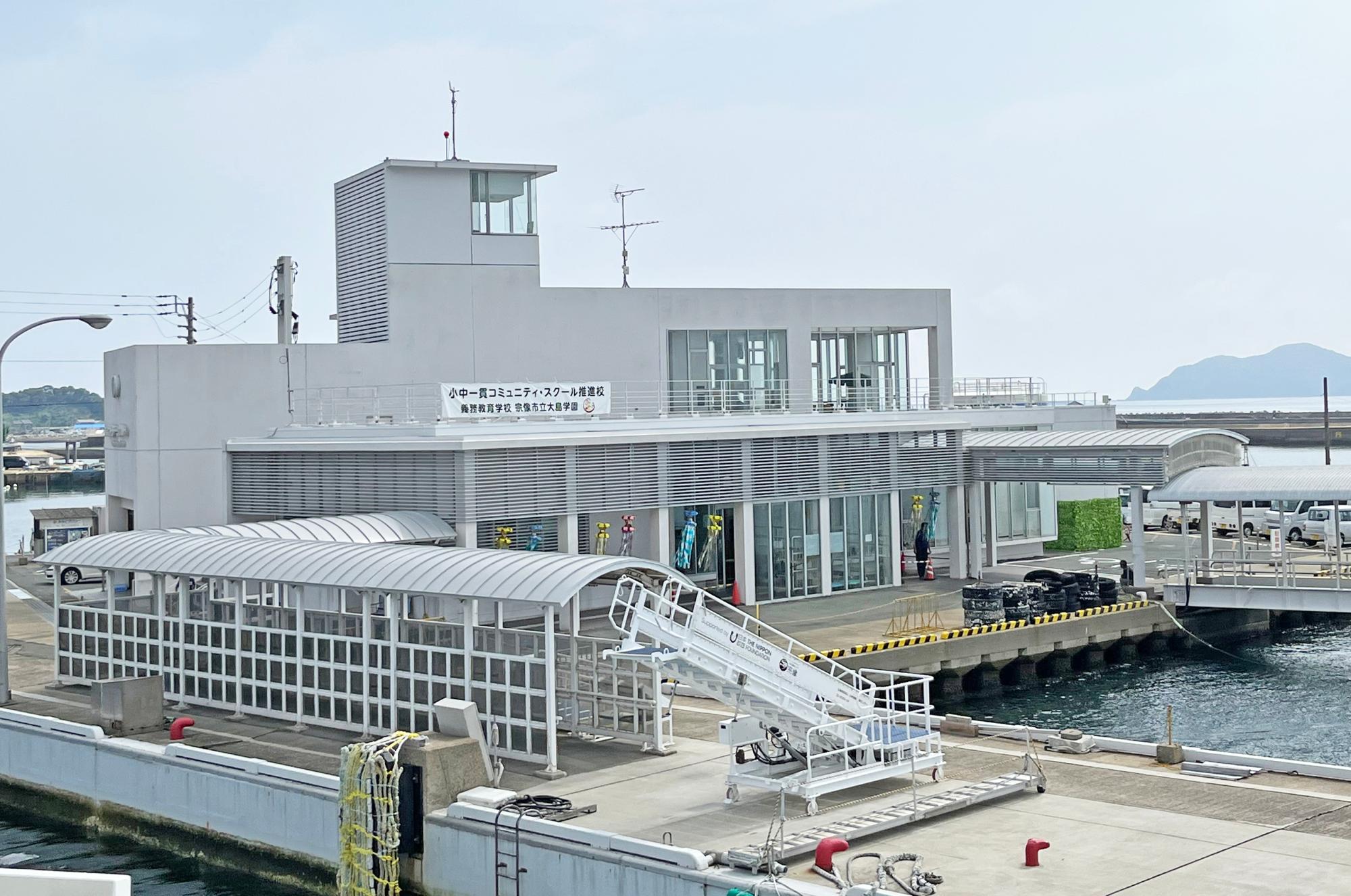 大島港渡船ターミナルに到着！