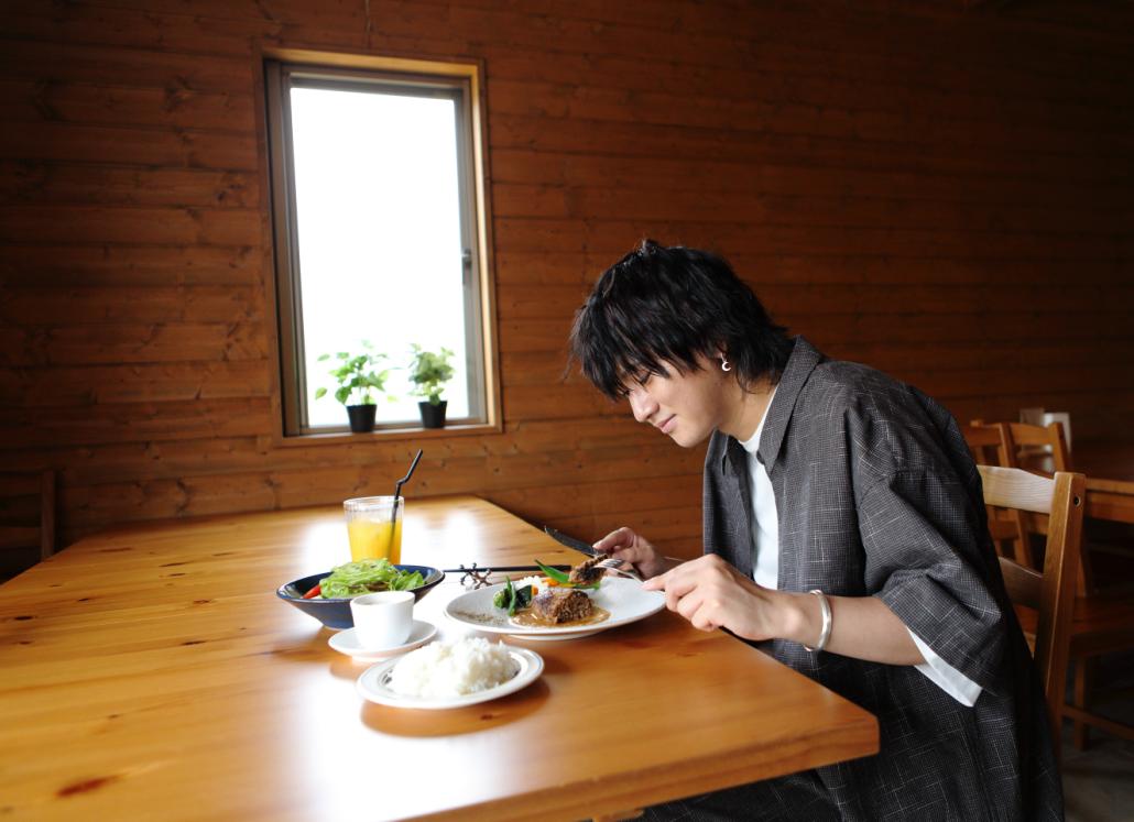 ラカーサ食事中