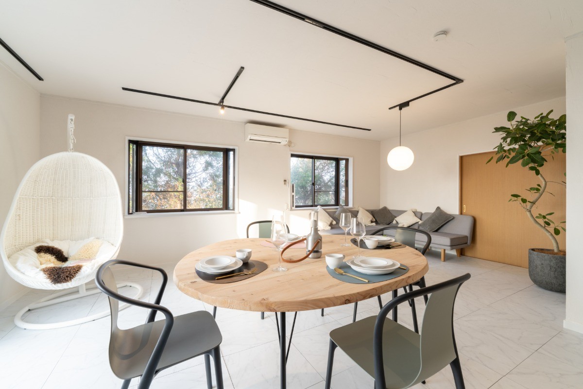 明るいリビングの画像