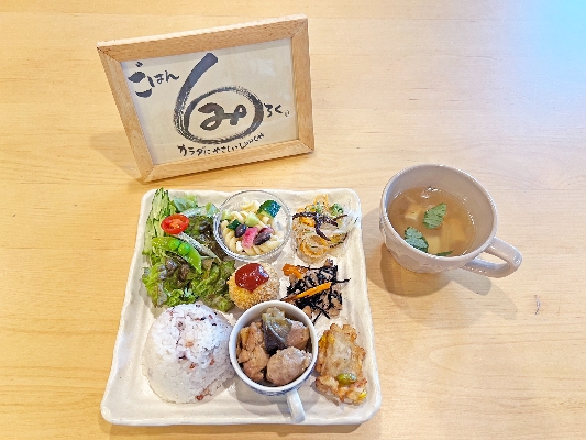 08-愛情と栄養満点のランチ