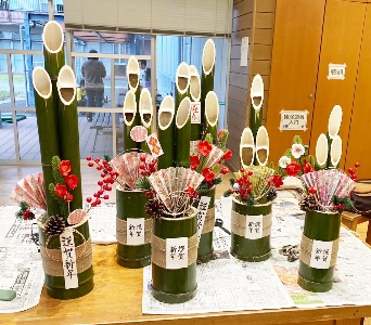 18個性豊かな門松の完成！