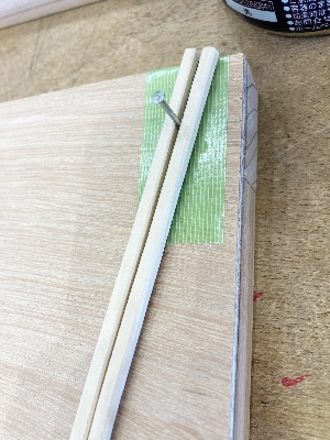 09　割り箸に挟んで釘を打ちます