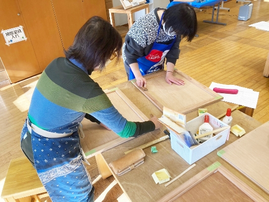 08　テープで仮止めしていきます