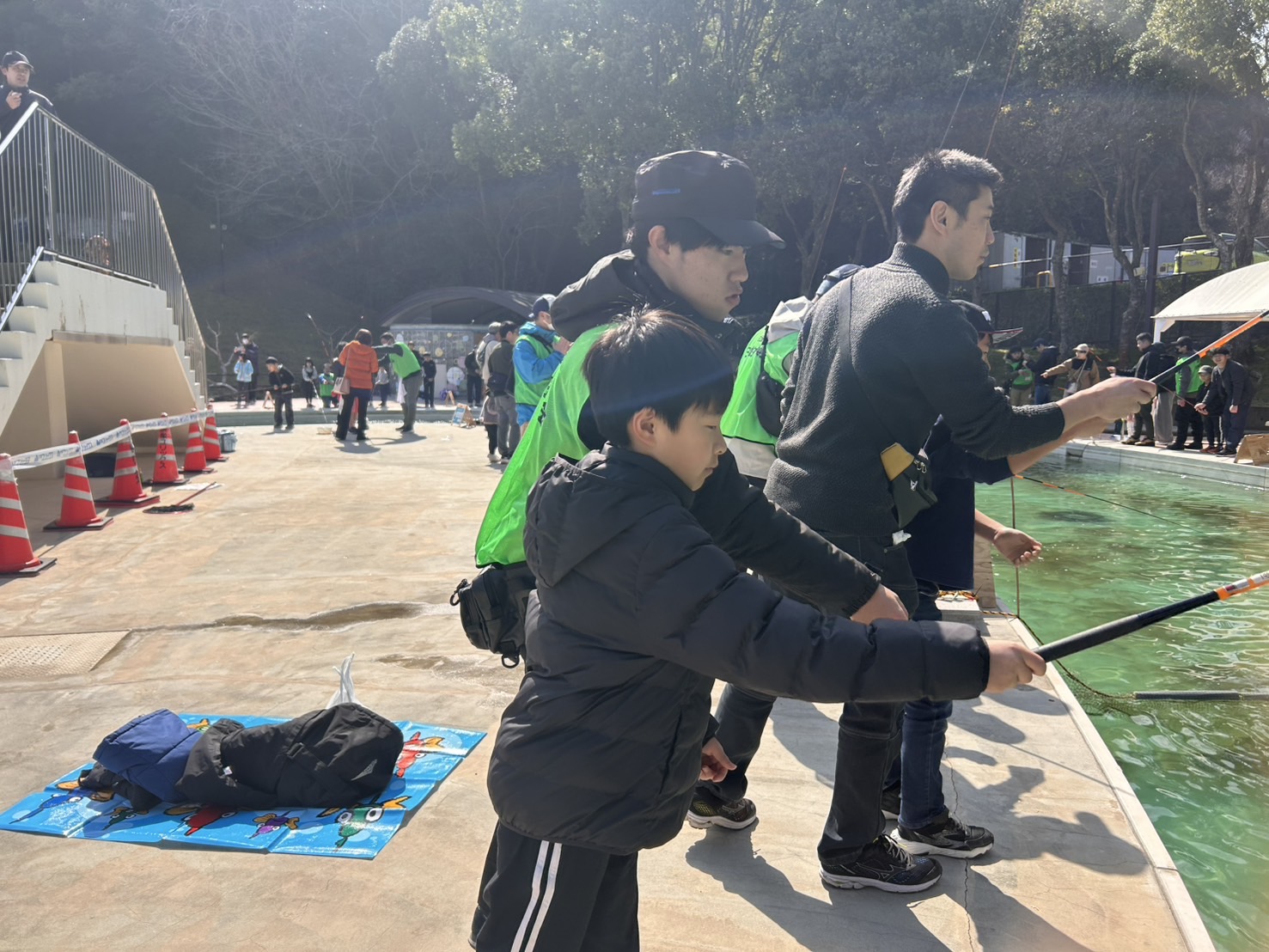04　釣竿の持ち方を習う長男