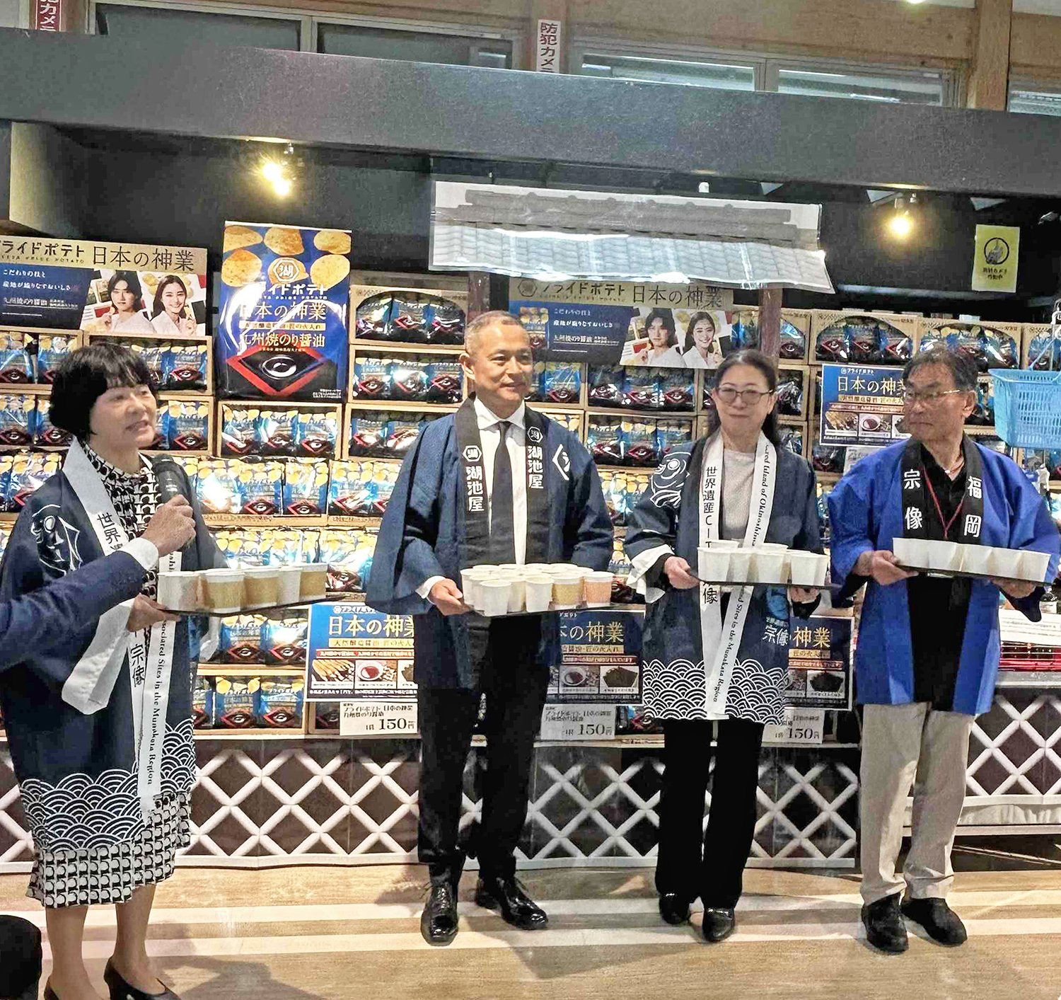 07　左から伊豆市長、福島支店長、吉村代表取締役、中野代表取締役駅長