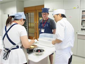 料理長指導の様子１