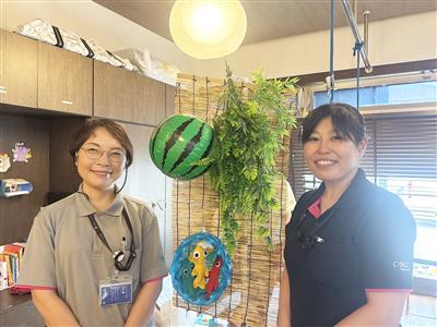 今回インタビューに応じて頂いた事務長の中村さん（写真左）と看護師の城戸さん（写真右）