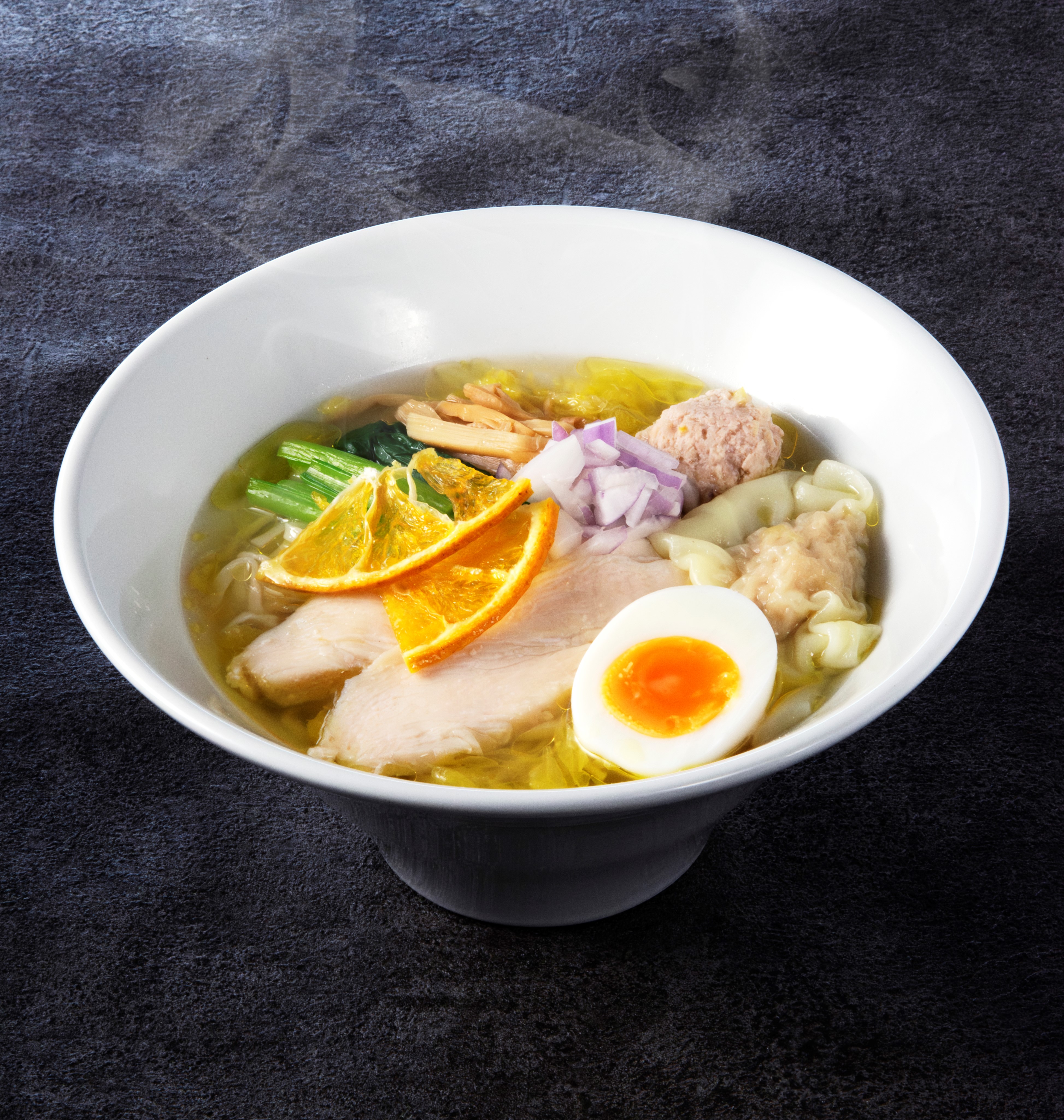 ramen_個店限定_浜松町_宗像_甘夏ラーメン_斜俯瞰_甘夏2トリミング