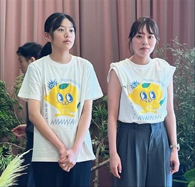 ３