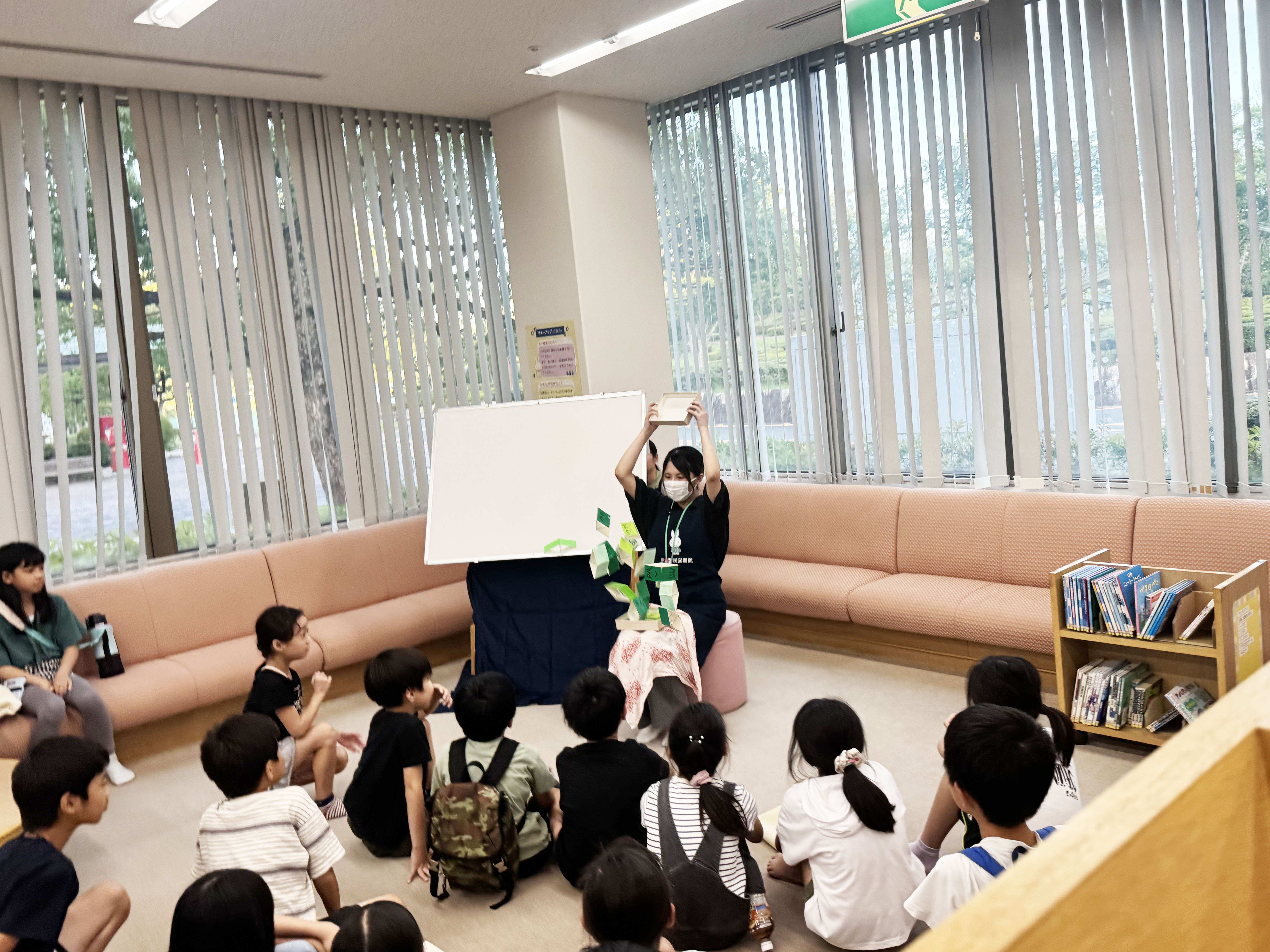 14　「かえるぼたもち」かえるが出てくる演出に子どもたちも驚き