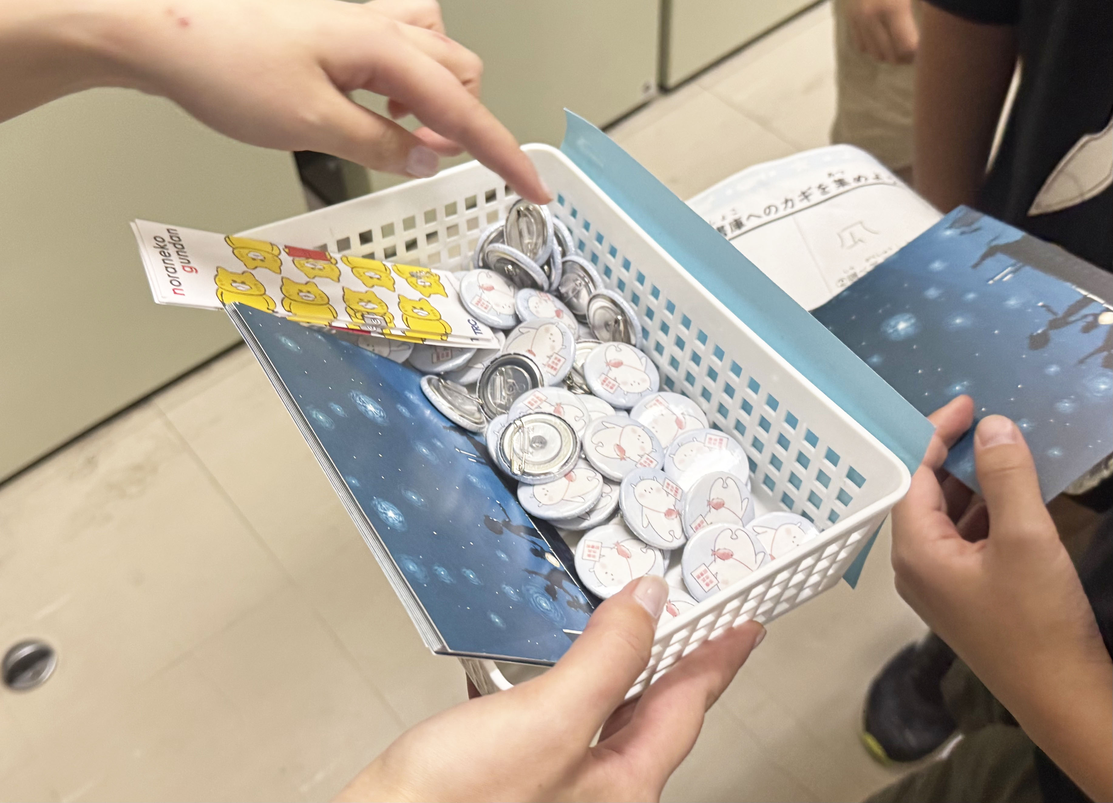 25　かわいいキャラクターの描かれた缶バッチ