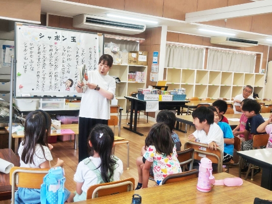 07 読み聞かせの風景