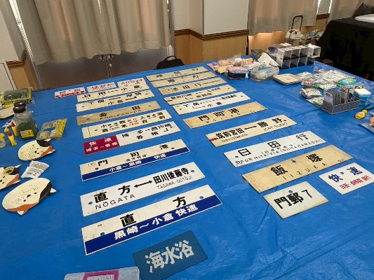 07 駅名標がズラリ