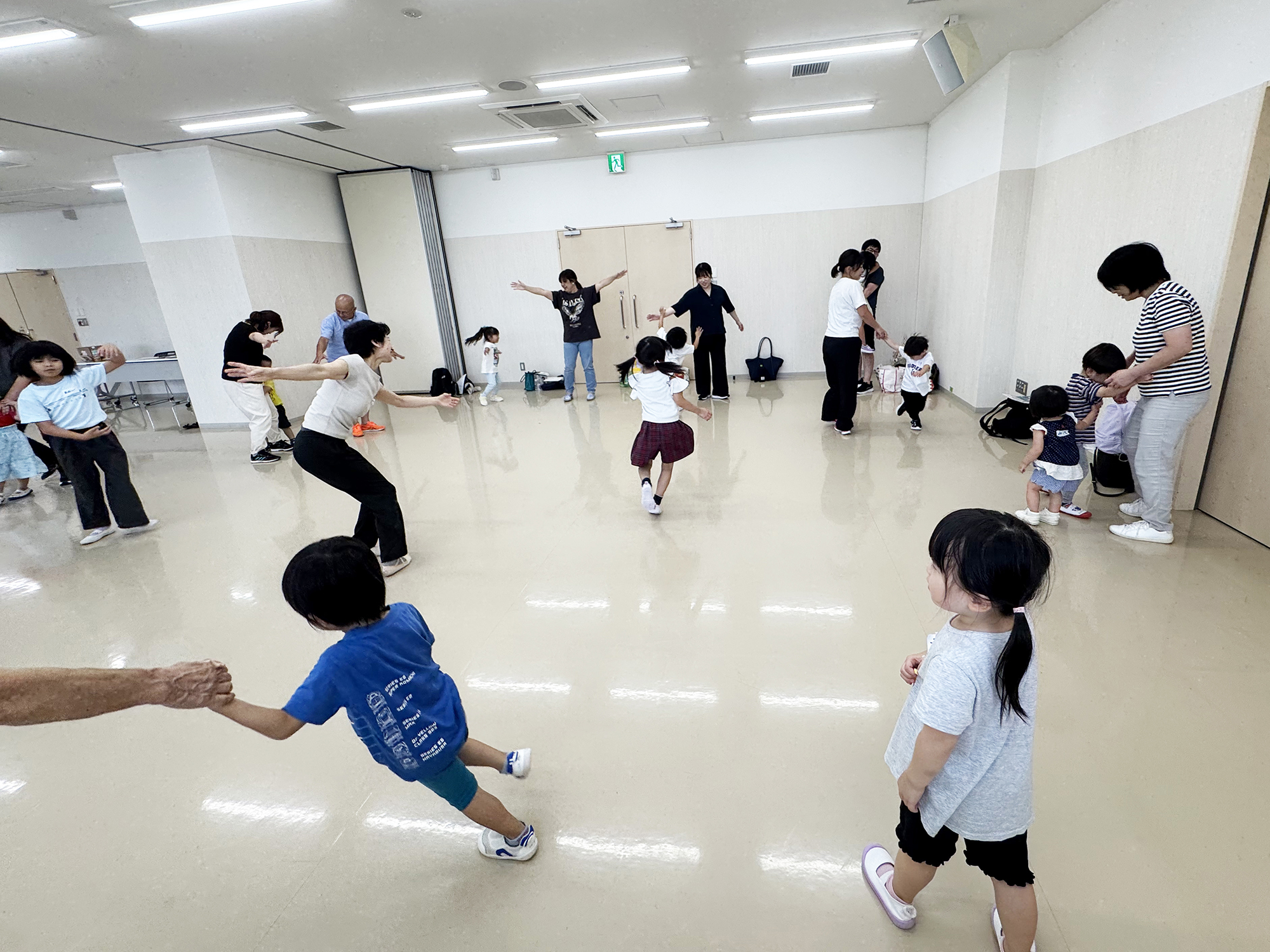 12風になってみたり、楽しく自由に身体を動かします