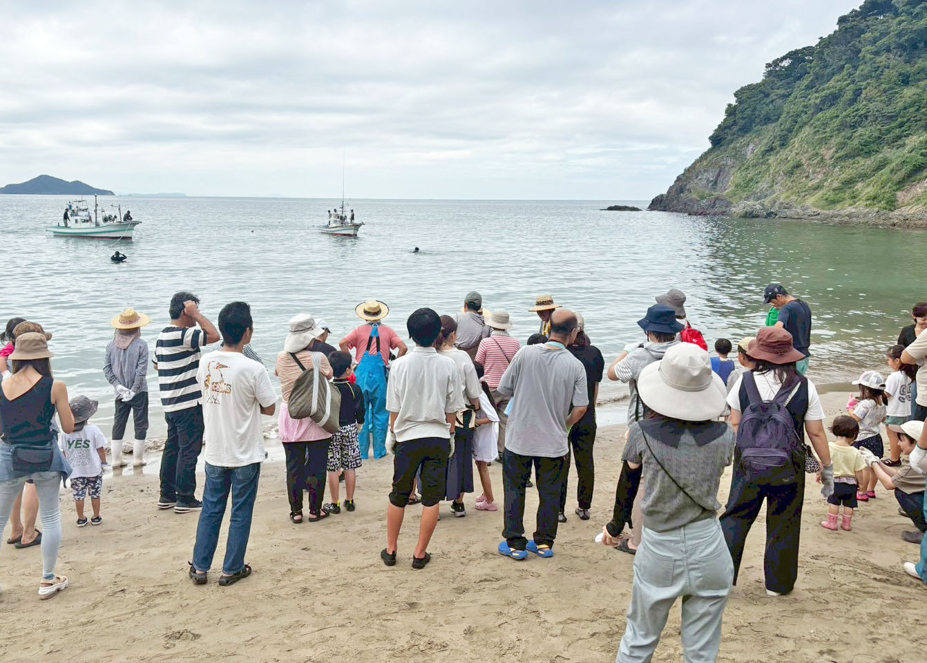 03砂浜には多くの参加者が集まりました