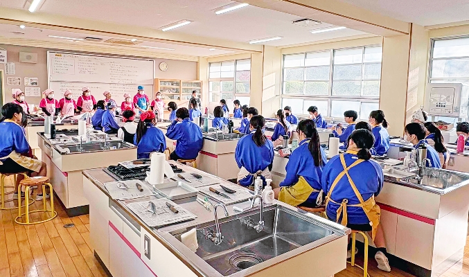 01調理実習のようす