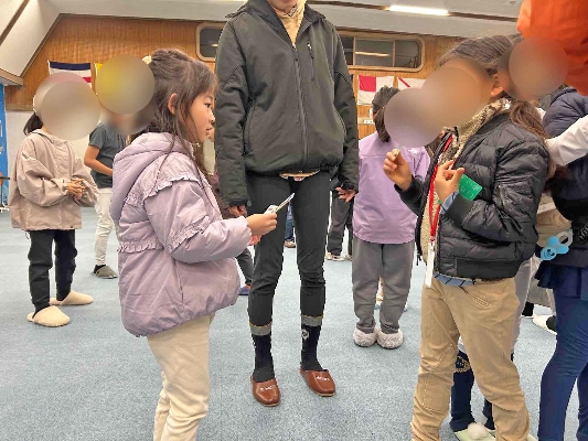 10お兄さんお姉さんたちと一緒に楽しんでいます