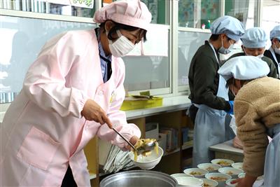 赤間小学校給食試食会２