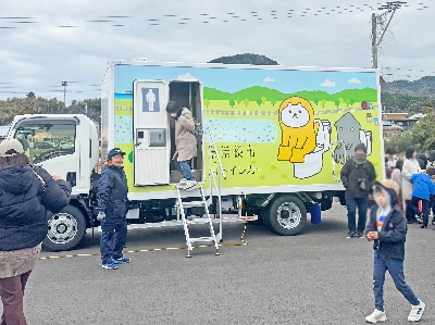 14敷地内に設置されていたトイレカー