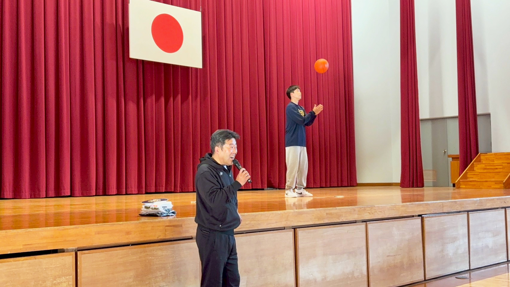 02実際の動きを見せながら山田監督が説明してくれました