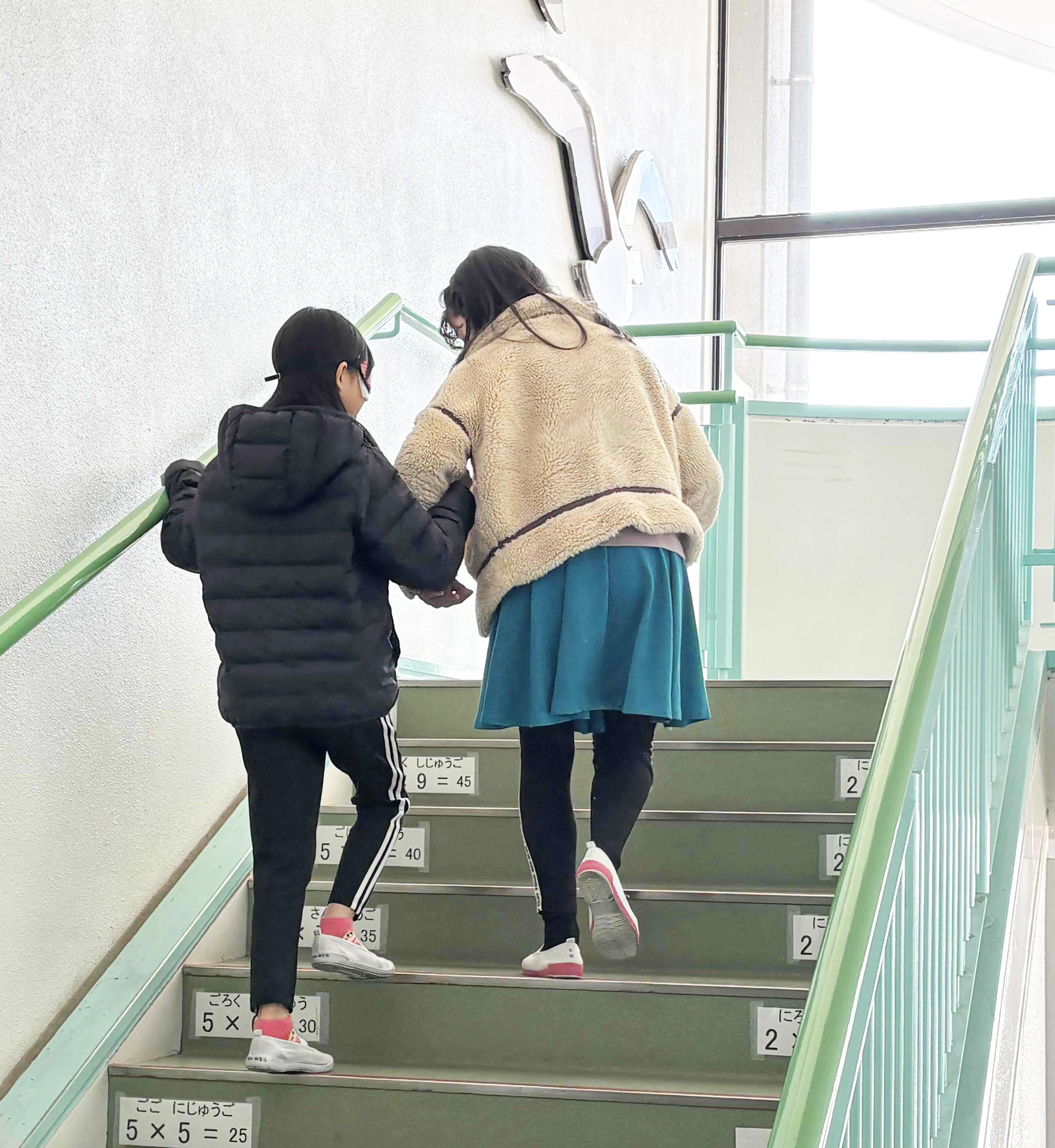 08階段の上りも慎重に
