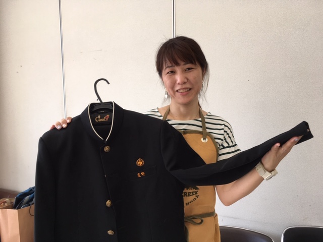 主催者の久藤さん。息子の制服をお渡ししました！