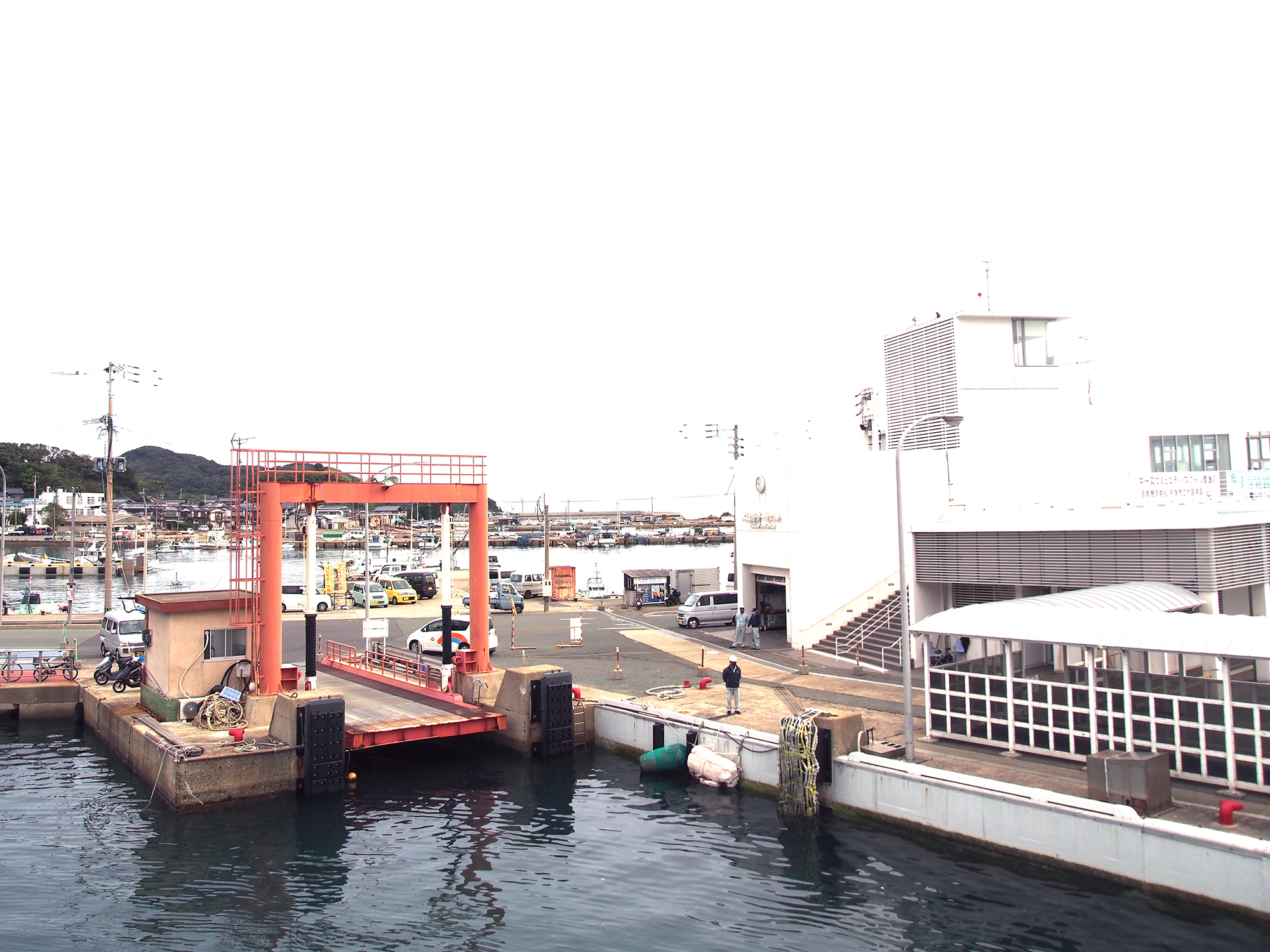 船に揺られて大島港ターミナルに到着