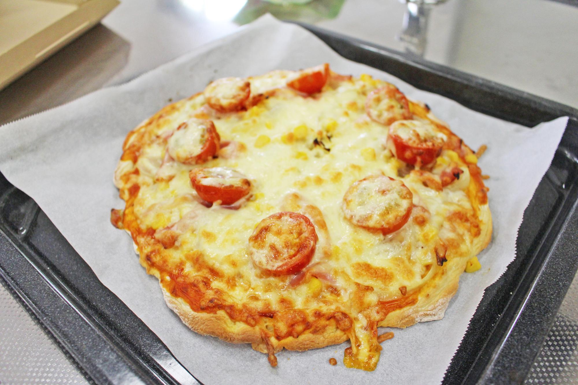 チーズたっぷりの美味しそうなピザの完成！