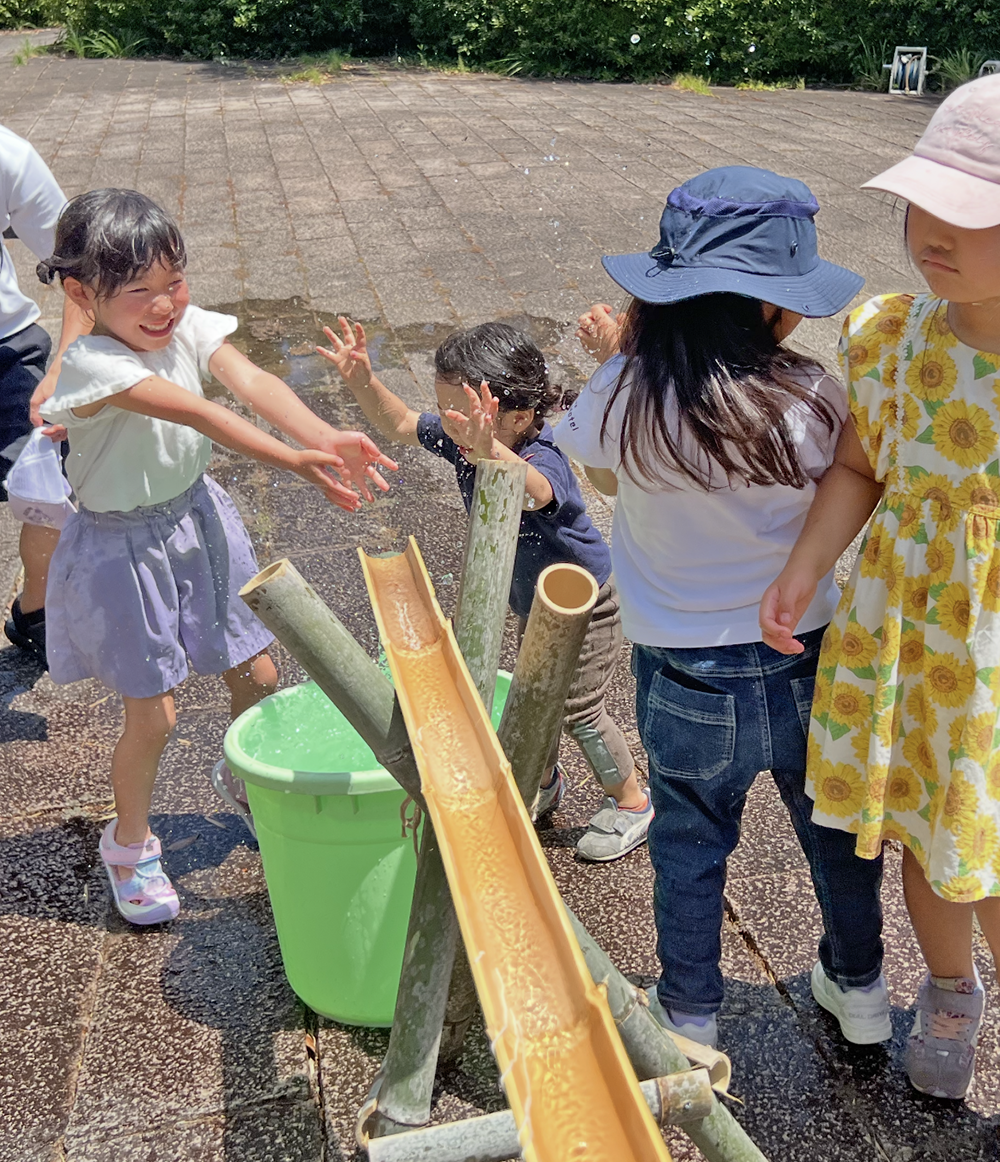 09-水遊びで大盛り上がり！