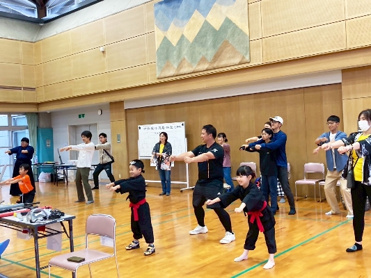 07　まず初めに準備体操！こちらも独特