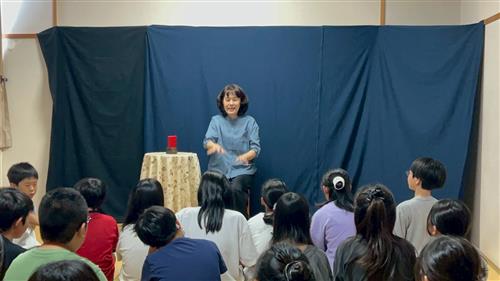まずは手遊びでリラックス