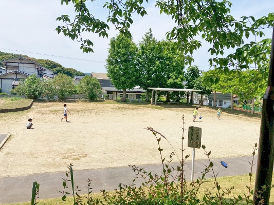 03公民館で遊ぶ子どもたち