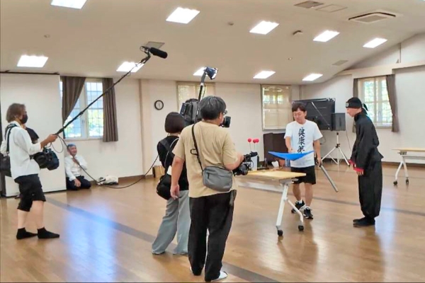 04段取りよく撮影を進めるスタッフの方