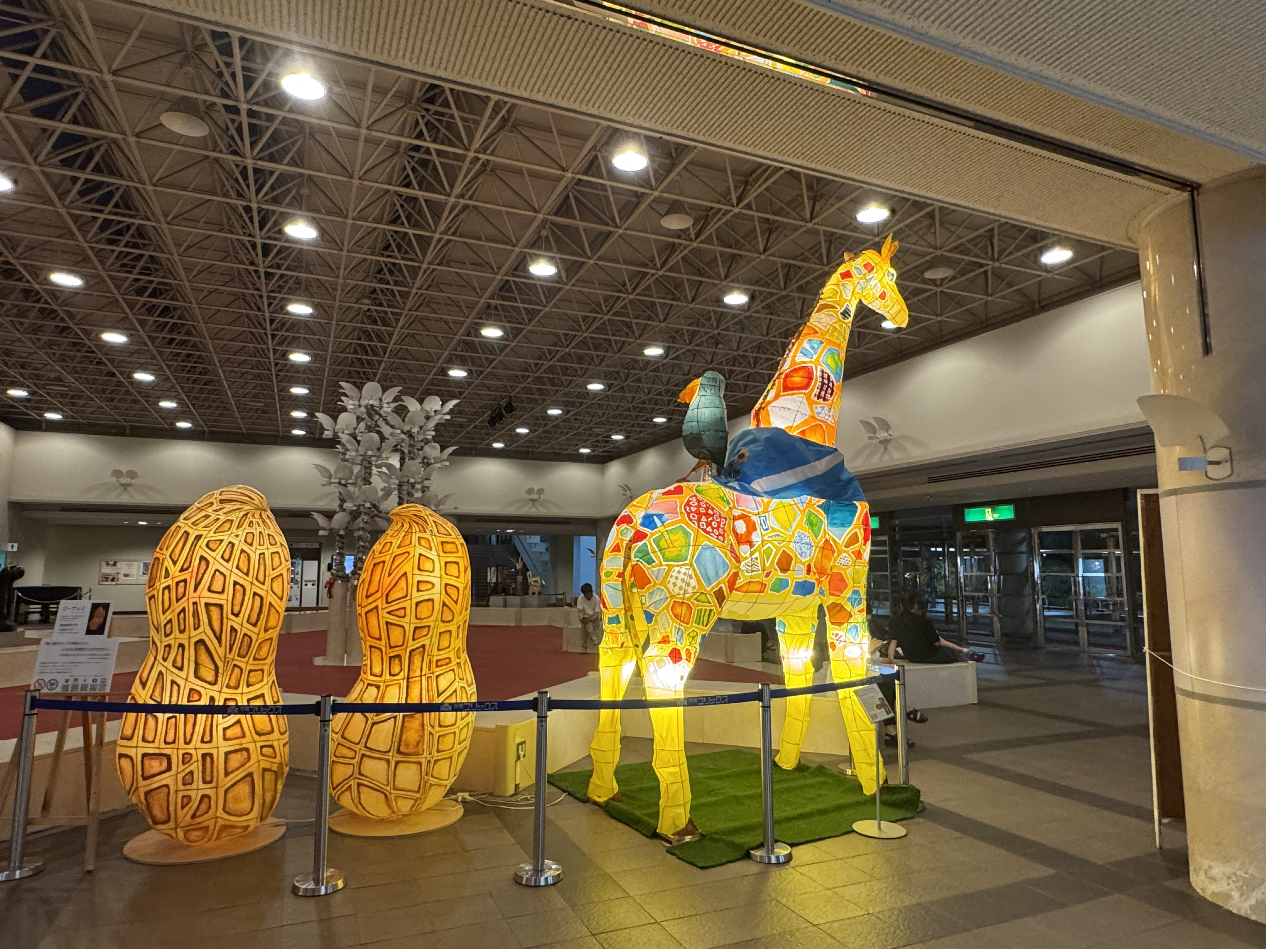 02　福岡教育大学製作のねぶた作品が優しく照らしてくれます