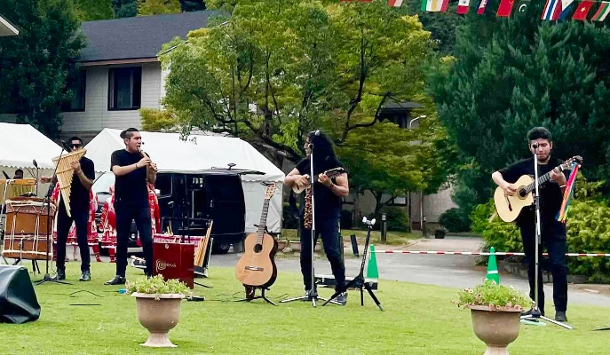 04 黒Tシャツのバンドメンバーの皆さん