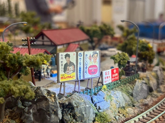 13 当時の看板も忠実に再現