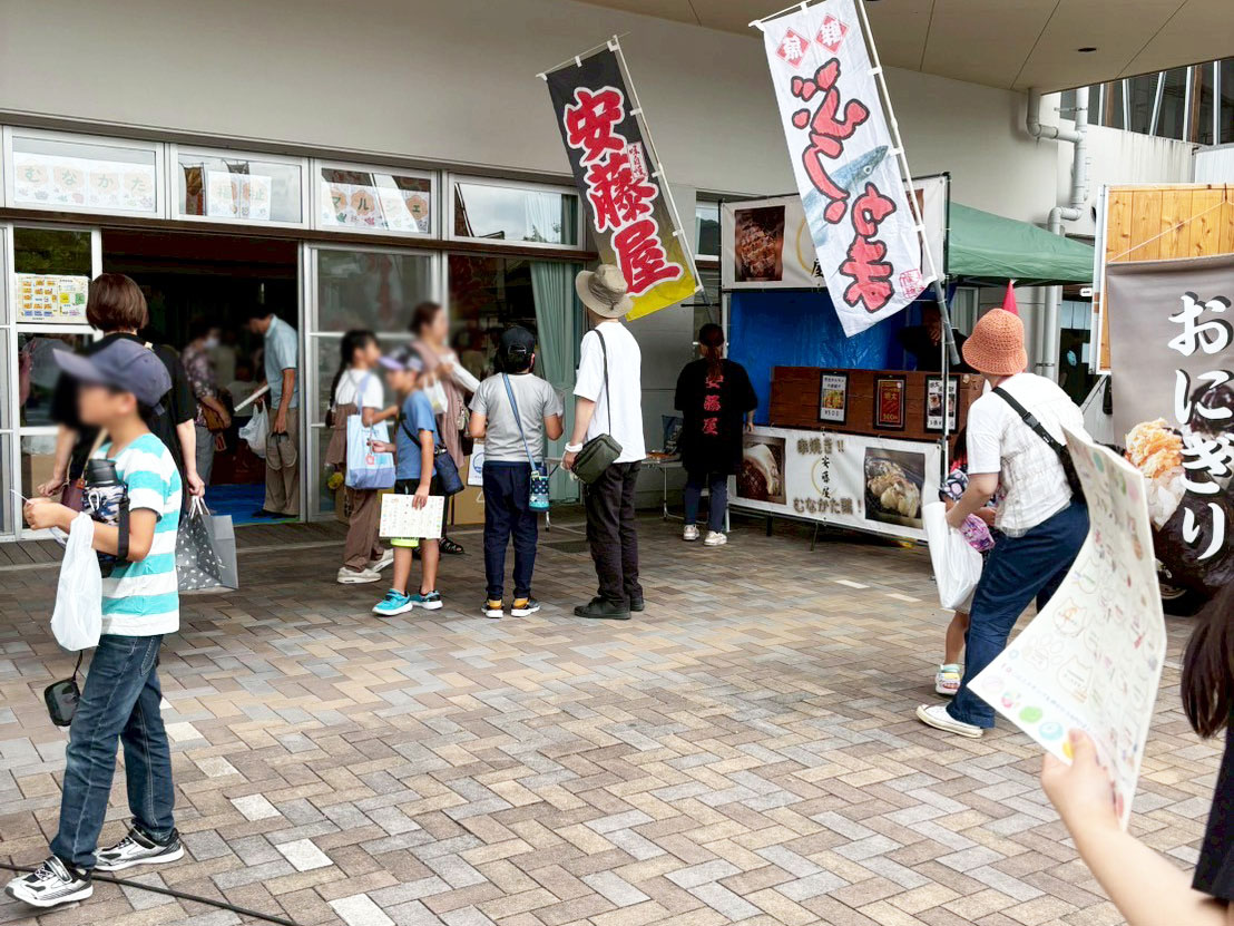15 お腹が空いたのでキッチンカーコーナーへ