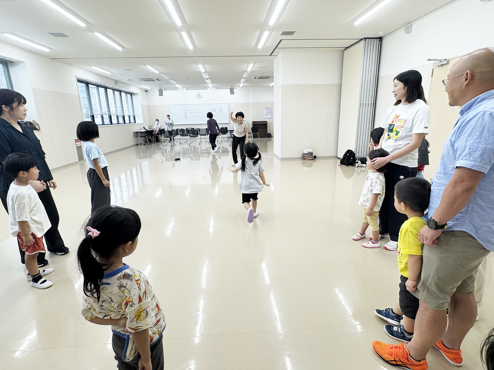 10動物になりきってご飯を取りに走る様子