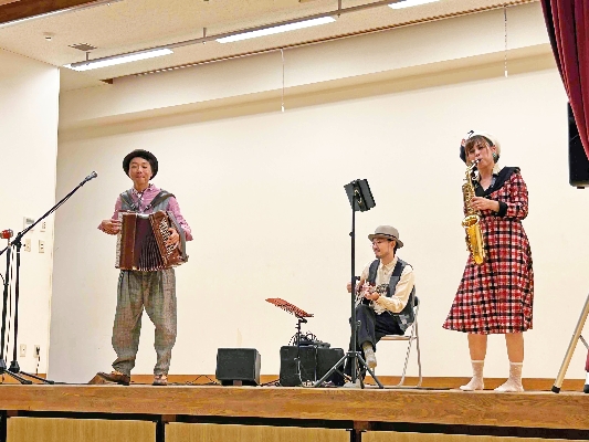 08演奏する姿もカッコいいですね！