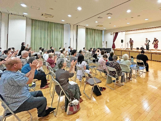 10客席からは大きな拍手が送られました
