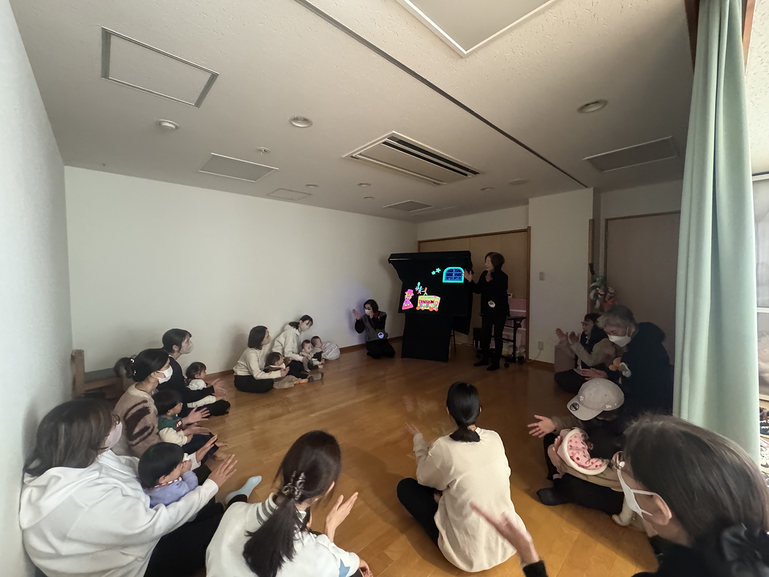 18会場が少し暗くなると…