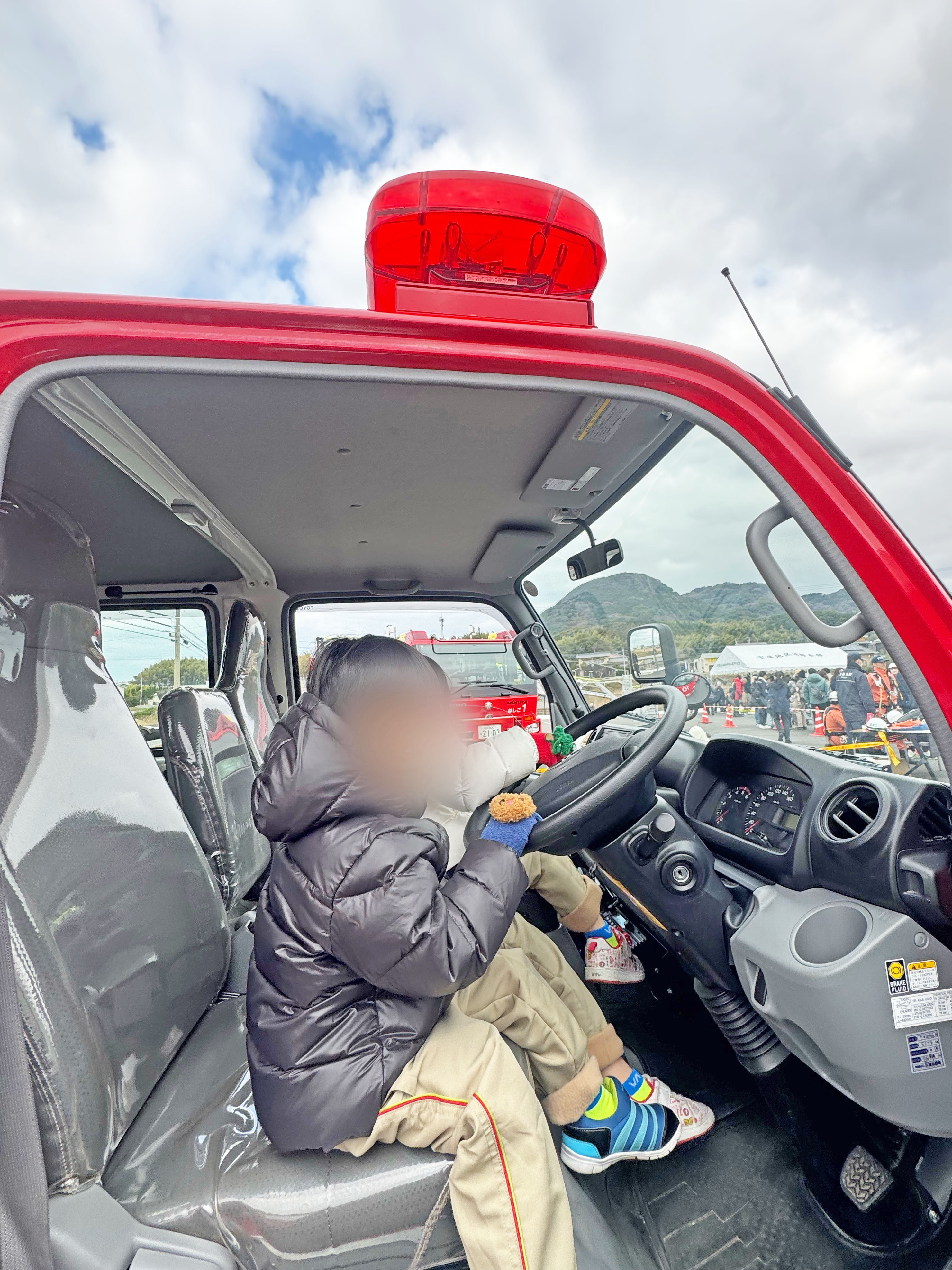 08運転席に座る息子