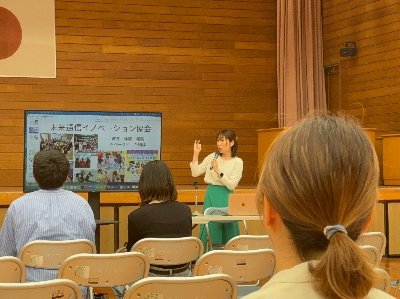02真剣に話を聞く参加者の様子