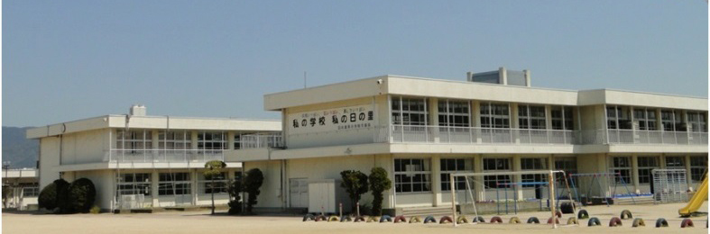 日の里東小学校校舎の画像