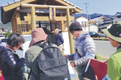 現地調査中の市民協力員のみなさん