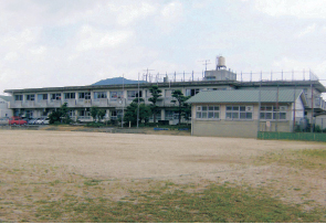 吉武小学校大規模改造工事を実施する校舎棟